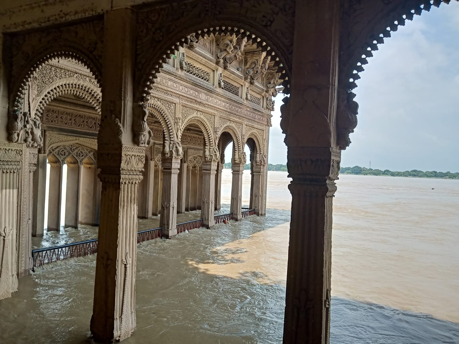 Ganga is in spate 700 cm away from the warning label, flood post alert ...