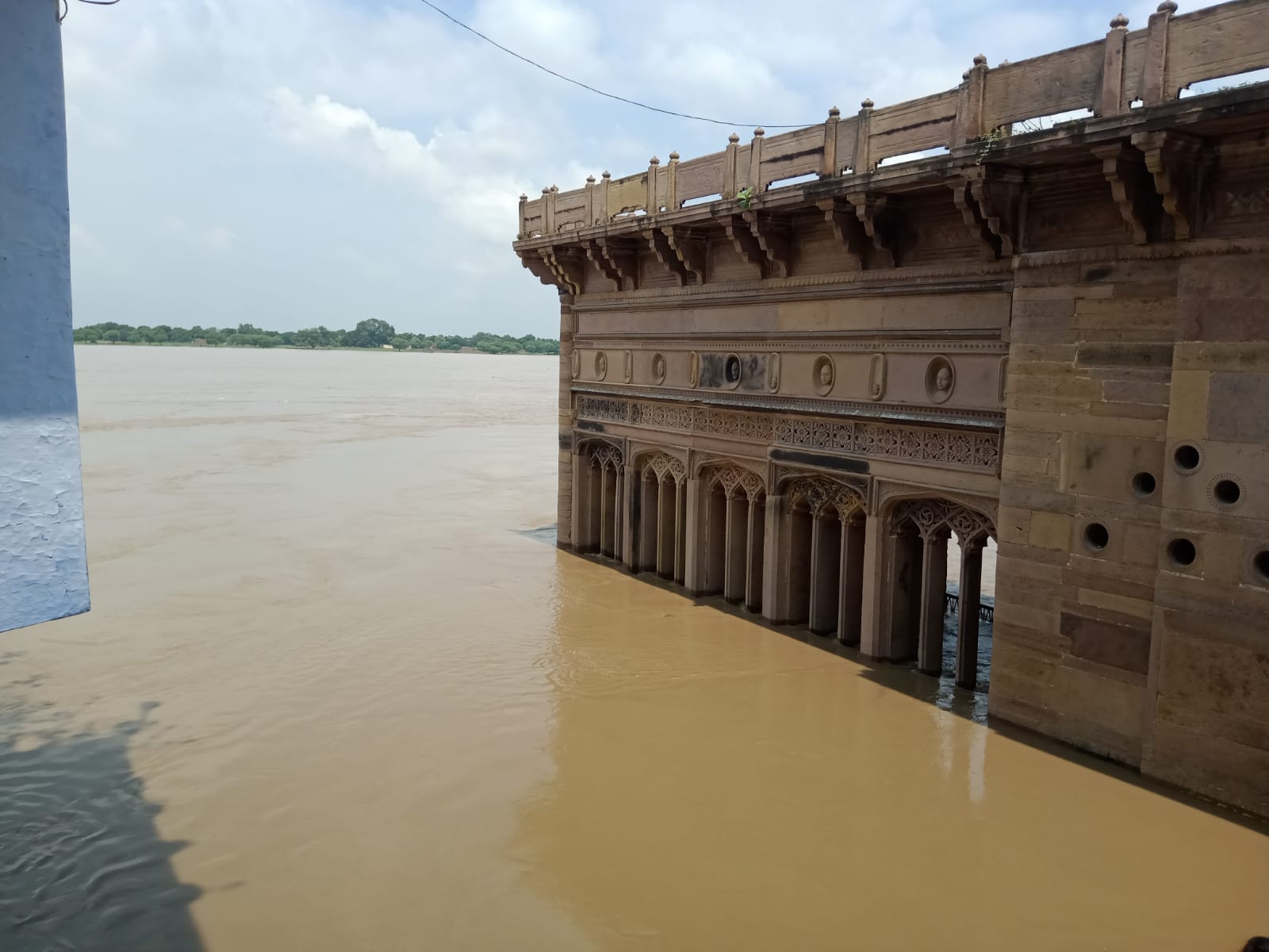 Ganga is in spate 700 cm away from the warning label, flood post alert ...