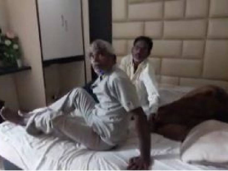 होटल के कमरों में डबल बेड पर मरीज भर्ती मिले।