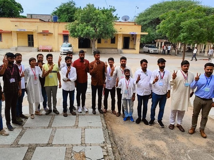 निर्मल, निहारिका को रितु बराला दे रही टक्कर, अजमेर में ABVP की जीत, उदयपुर में आगे | Rajasthan University Election Result LIVE | RU Union Election Vote Counting Updates; Jaipur, Alwar, NSUI, ABVP 15 राजस्थान यूनिवर्सिटी में अपेक्स अध्यक्ष पद के प्रत्याशी निर्मल चौधरी और रितु बराला कॉमर्स कॉलेज पहुंचे।