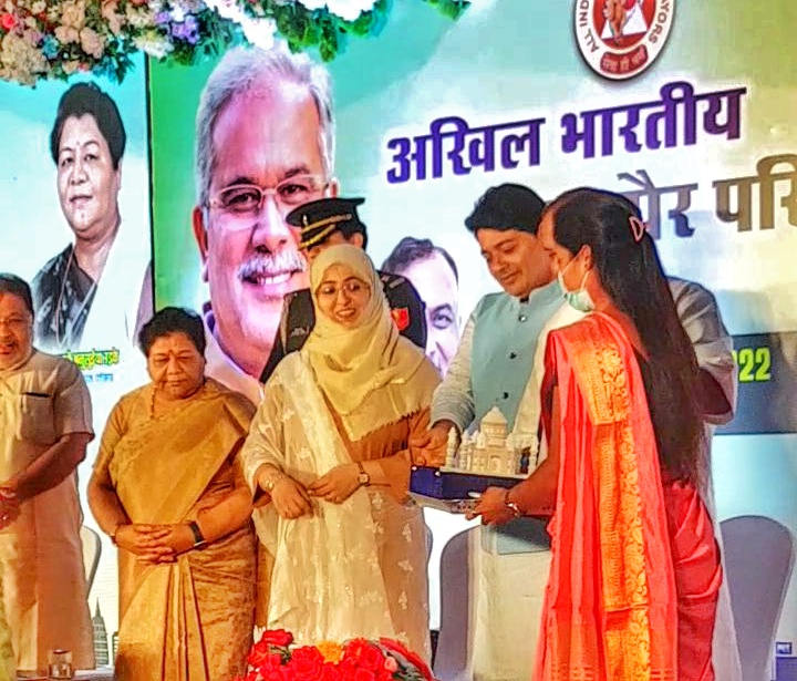पत्नी को डेडिकेट किया ताजमहल।