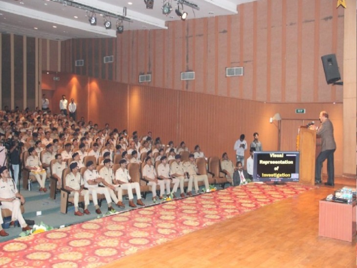 Officers learned investigative skills at a two-day behavior and attitude change in police investigative skills organized by IIITM Institute, Gwalior.