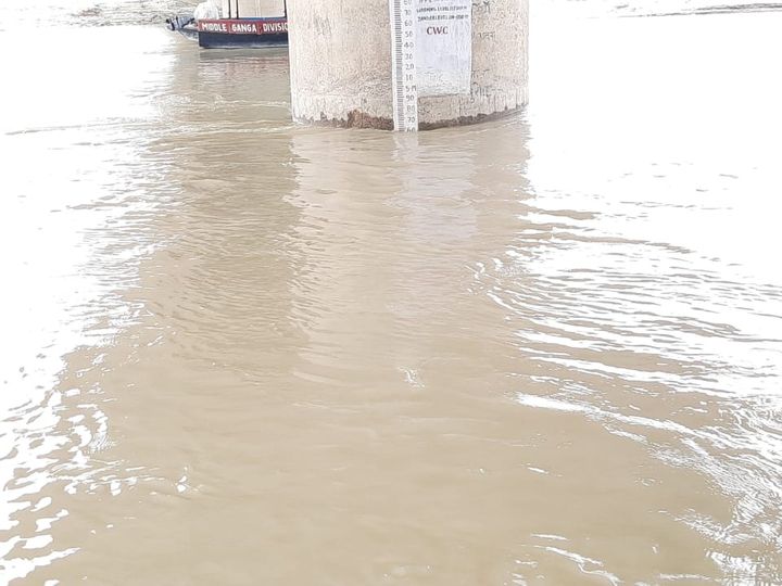Due to the release of water from the Unnao dam, the Ganga water has started rising rapidly towards Shuklaganj.