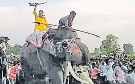 साल 2019 में विधायक द्वारा की गई फायरिंग के दौरान ली गई तस्वीर।