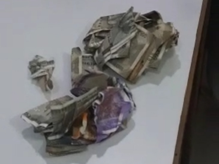 सेवादार ने दान पेटी से करीब एक लाख रूपए चुराए।