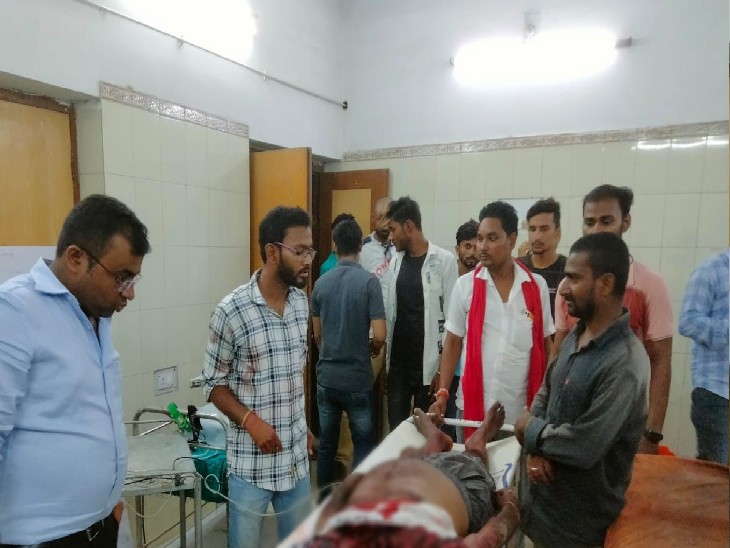 अस्पताल में मृत स्वर्ण व्यवसायी के परिजन। - Dainik Bhaskar