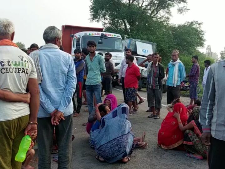 On getting information about the killing in Maudaha, the villagers blocked the national highway.