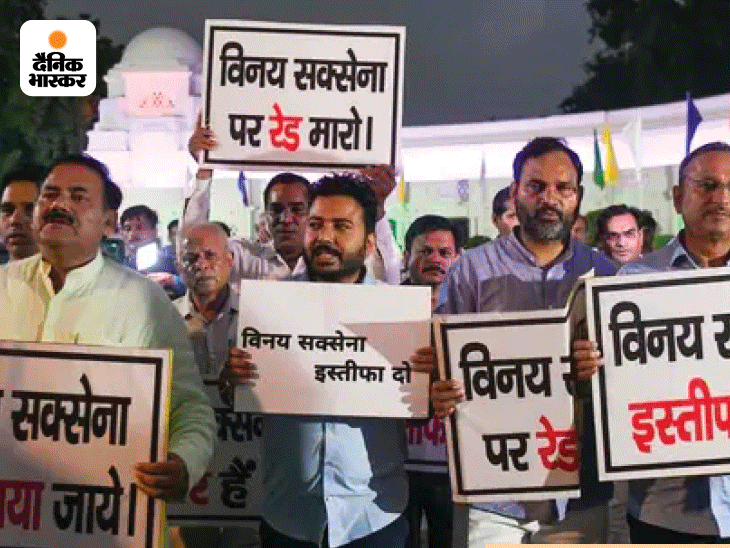 CBI की टीम ने PNB के गेट बंद करके जांच शुरू की, डिप्टी CM और उनकी पत्नी मौजूद | Demand for resignation of LG Vinay Kumar Saxena; BJP also sat in protest 2 gif 1661839048