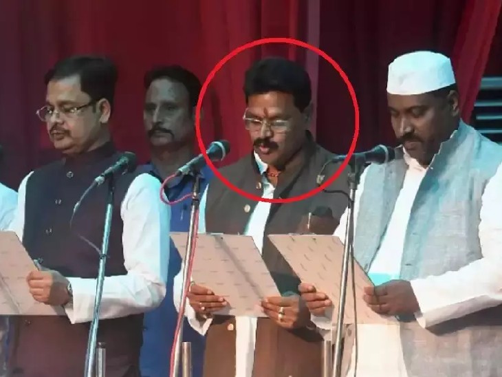 मंत्री पद की शपथ लेते कार्तिक कुमार(लाल घेरे में)