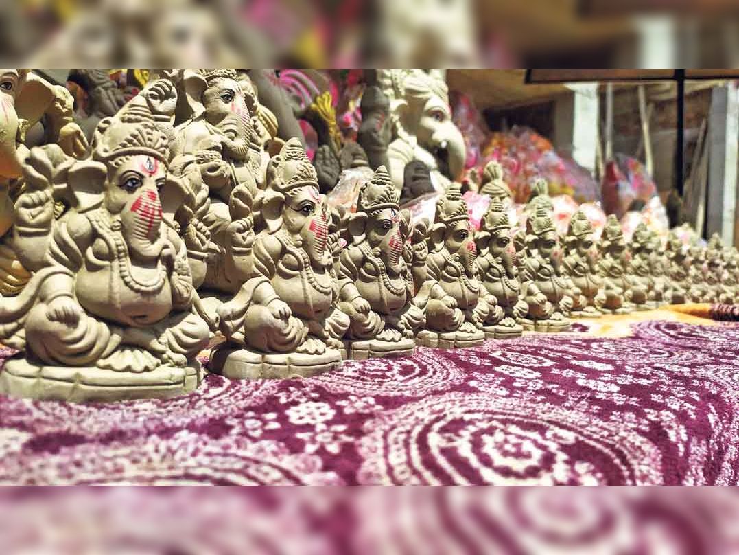 Advance booking of more than one thousand statues in the district for