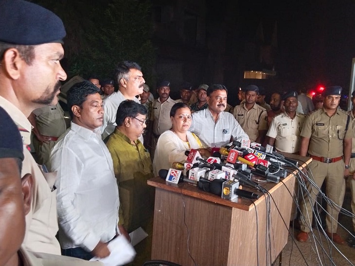 भारी पुलिस बल की मौजूदगी में झारखंड के विधायकों ने प्रेस से बात की। - Dainik Bhaskar