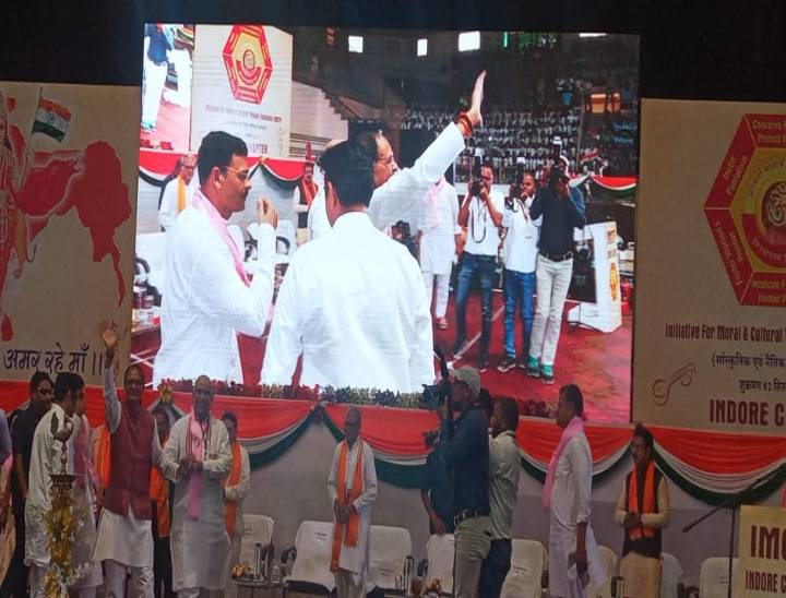 खेल प्रशाल पहुंचे शिवराज।