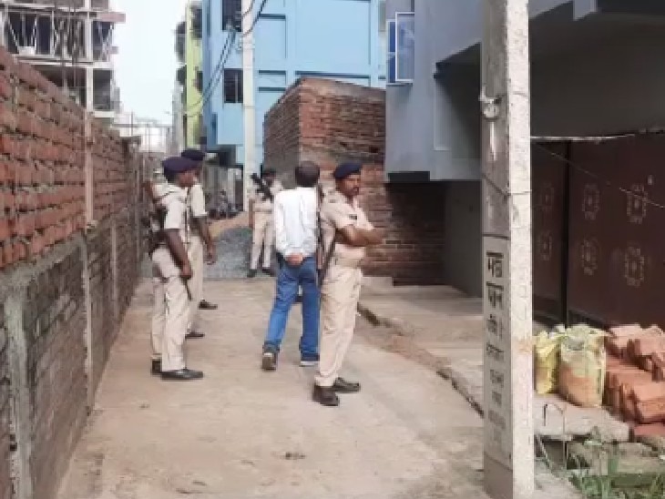 पटना की एजी कॉलोनी में विजय आर्या का बेटा रहता है। NIA की टीम यहां भी छापेमारी कर रही है।
