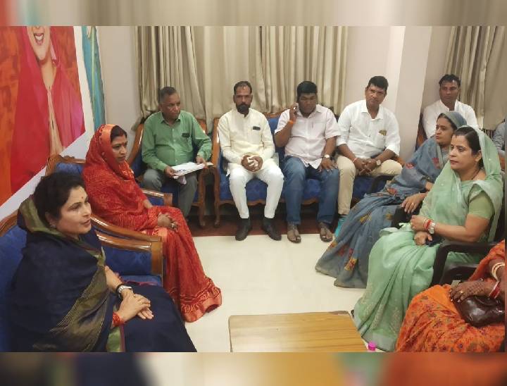 विधायक कृष्णा गौर ने गोविंदपुरा विधानसभा क्षेत्र के पार्षदों की बैठक लीं।