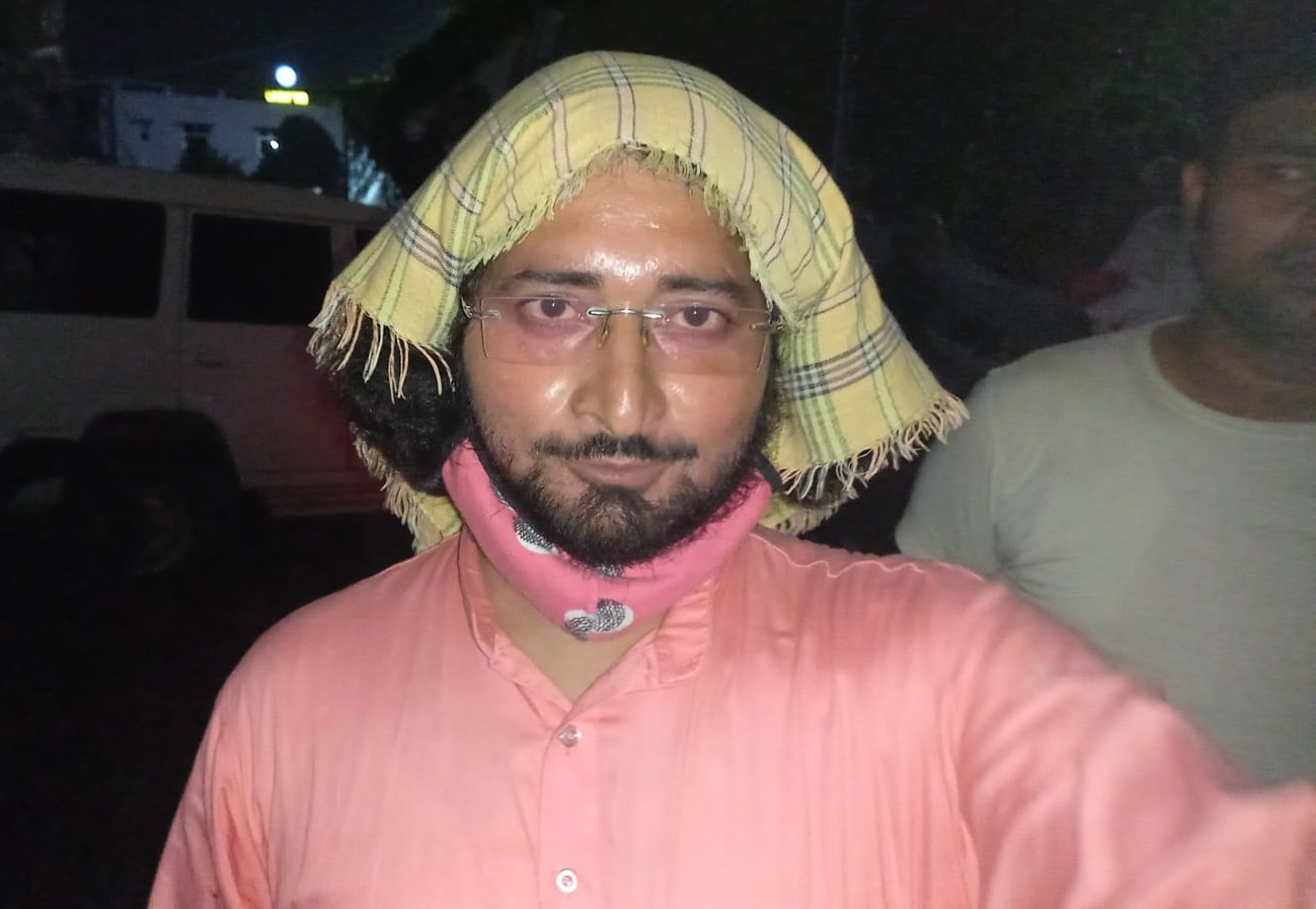 मौलवी की तस्वीर।