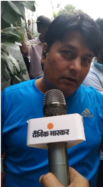 पवन त्यागी बताते हैं कि अगर फायर अलार्म बजा होता तो लोग बाहर निकल जाते।