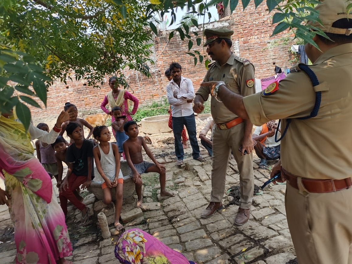 The police, who reached the village after the gang war, are continuously interrogating the people.