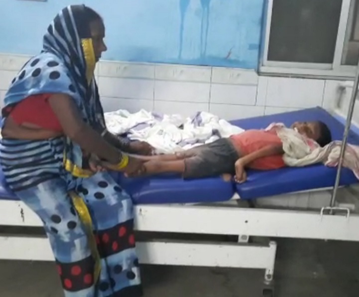 अपनी मां के साथ सोनी।