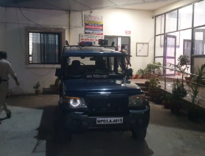 बर्थ सर्टिफिकेट में छेड़छाड़ करने का आरोप, हाईकोर्ट के प्रशासनिक