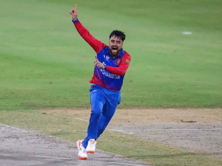 राशिद खान ने पाकिस्तान के खिलाफ बुधवार को शानदार गेंदबाजी करते हुए 4 ओवर में 25 रन देकर 2 विकेट झटके।