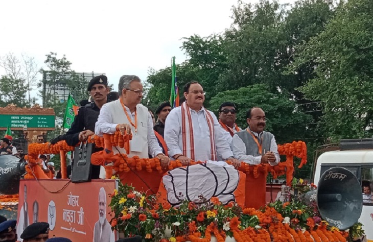 भाजपा के राष्ट्रीय अध्यक्ष जेपी नड्डा हजारों कार्यकर्ताओं के साथ रोड शो कर रहे हैं।