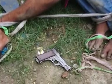 बरामद हथियार।