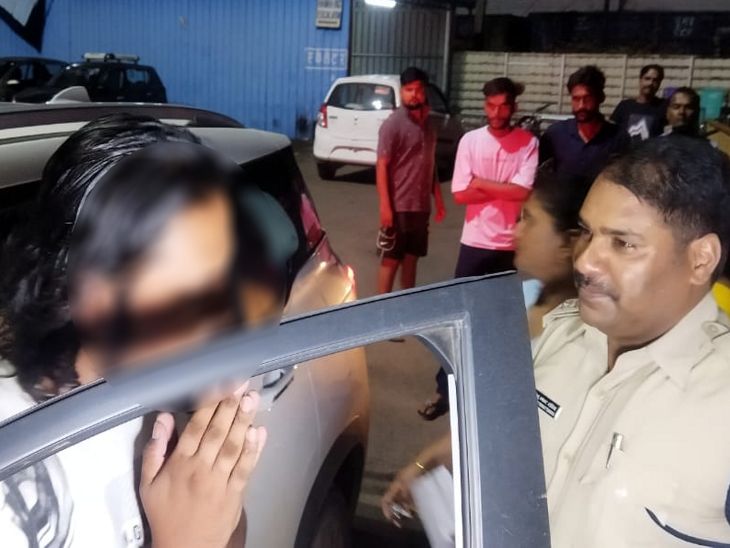 बेटी के मिलने पर पिता ने हाथ जोड़कर पुलिस को धन्यवाद कहा और औरंगाबाद के लिए रवाना हो गए।