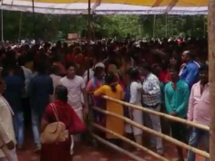 अंतिम दर्शन के लिए प्रदेशभर से भक्त आश्रम पहुंचे।