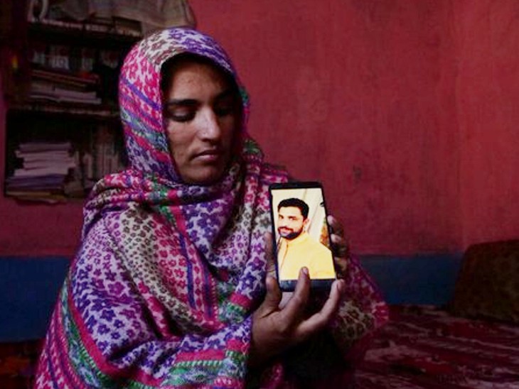 हैदरपोरा में मारे गए आमिर माग्रे की मां ने उसके शव की मांग की थी, ताकि परिवार उसका अंतिम संस्कार कर सके।