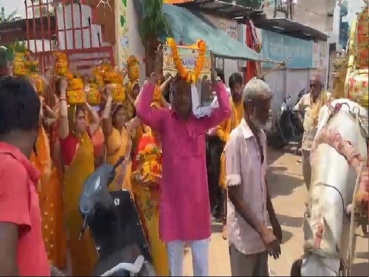 परीक्षित बने सुरेश पांडेय श्रीमद भागवत कथा को ले जाते हुए