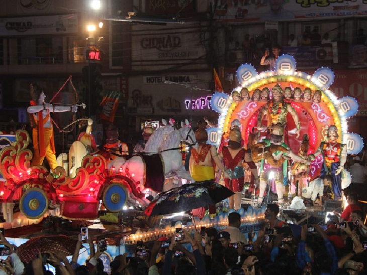 श्री बाल-गोपाल गणेशोत्सव समिति, मालवीय रोड की ओर से राम-रावण युद्ध की झांकी प्रदर्शित की गई।