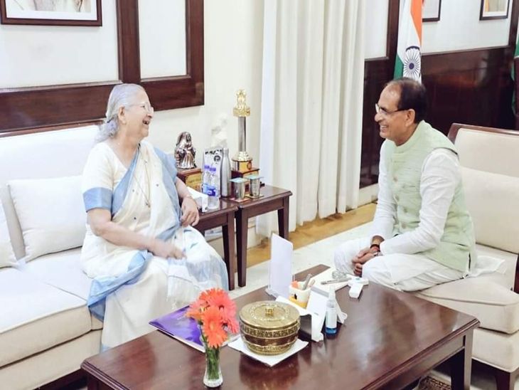 भोपाल में ताई और मुख्यमंत्री की मुलाकात।