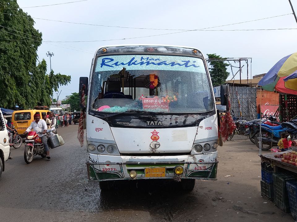 तेज हॉर्न बजाने पर हुआ विवाद, विरोध में चालकों ने किया सड़क जाम