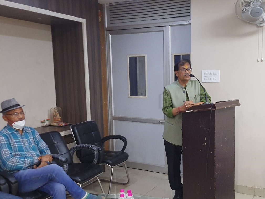 देव दीपावली समितियों के पदाधिकारियों ने कहा कि श्रद्धालुओं की सुरक्षा सबसे जरूरी है।