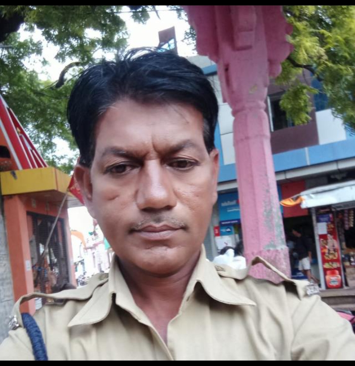 आरोपी चौकीदार। - Dainik Bhaskar