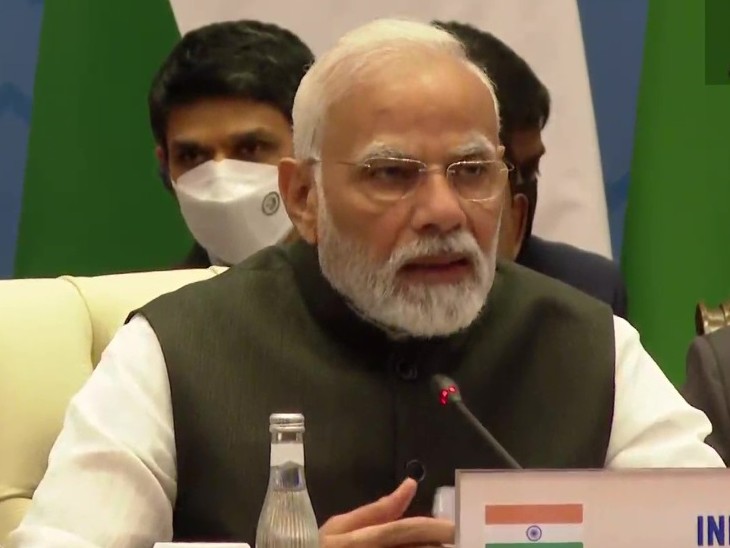 PM मोदी ने कहा- इस साल भारत की अर्थव्यवस्था के 7.5 फीसदी की दर से बढ़ने की उम्मीद है। मुझे खुशी है कि भारत की अर्थव्यवस्था दुनिया में तेजी से बढ़ने वाली अर्थव्यवस्थाओं में से एक है।