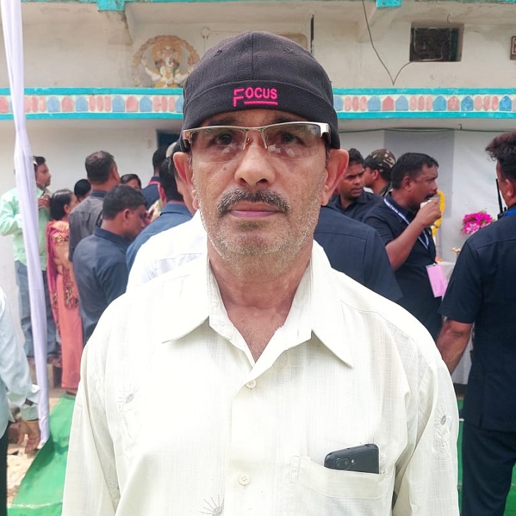 बेलौदी में मिले गंगूराम साहू ने मुख्यमंत्री के साथ स्कूली पढ़ाई की है।