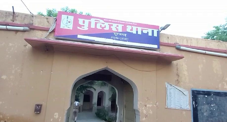 गुरु-शिष्य का रिश्ता शर्मसार: शिक्षा के मंदिर में छात्रा से अश्लील हरकत | विरोध किया तो काट दी टीसी | आसलवास की सरकारी स्कूल का मामला गुरु-शिष्य का रिश्ता शर्मसार: शिक्षा के मंदिर में छात्रा से अश्लील हरकत | विरोध किया तो काट दी टीसी | आसलवास की सरकारी स्कूल का मामला