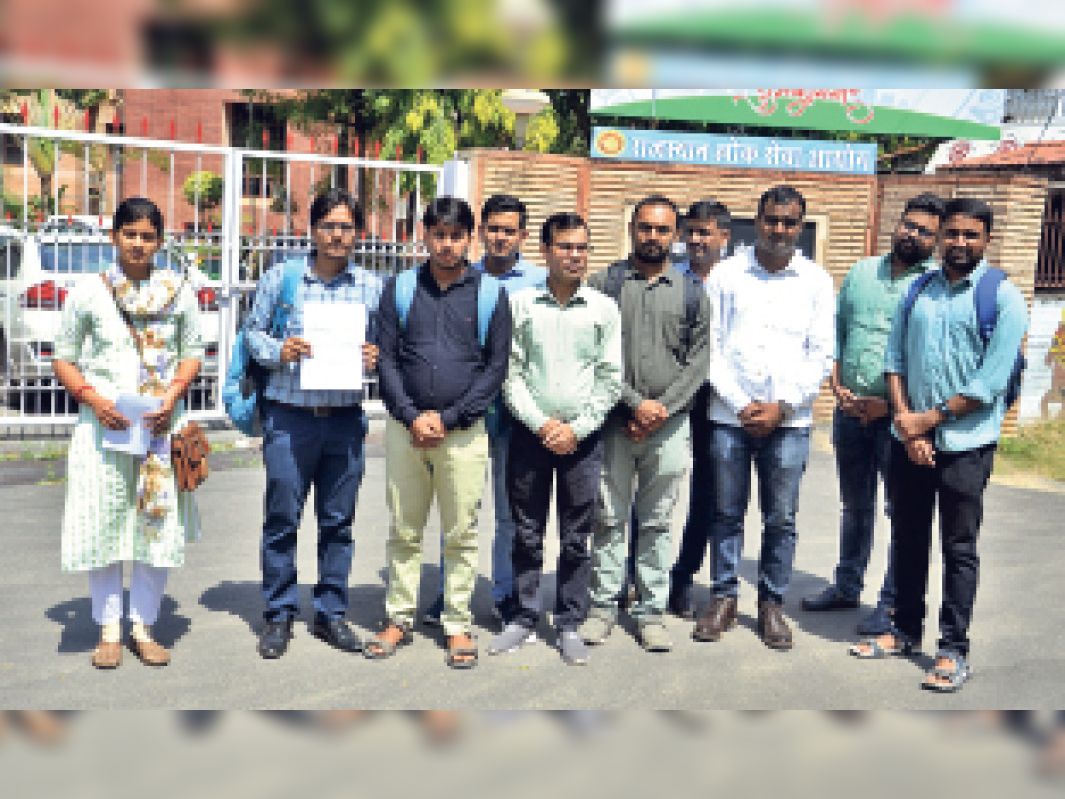 आरएएस मुख्य परीक्षा 2021: शिकायत करने वालाें में से दो की ही उत्तर पुस्तिकाएं ही जंचवाले आयोग आरएएस मुख्य परीक्षा 2021: शिकायत करने वालाें में से दो की ही उत्तर पुस्तिकाएं ही जंचवाले आयोग