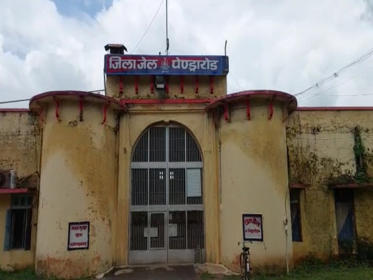 जिला जेल में बंद कैदी ने लगाया प्रहरी पर आरोप।