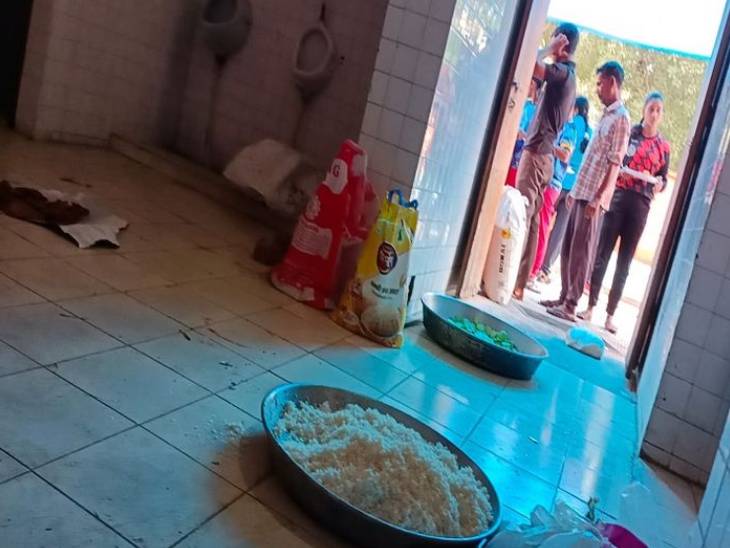 कुछ खिलाड़ियों के आपत्ति जताने के बाद सबने खाना खाने से मना कर दिया था।