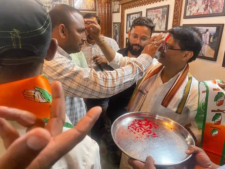 Hundreds of workers joined Congress leaving BJP, reached Barra in ...
