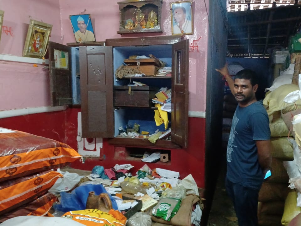 पटना सिटी के मंडी में दो दुकानों को चोरों ने बनाया निशाना, CCTV में