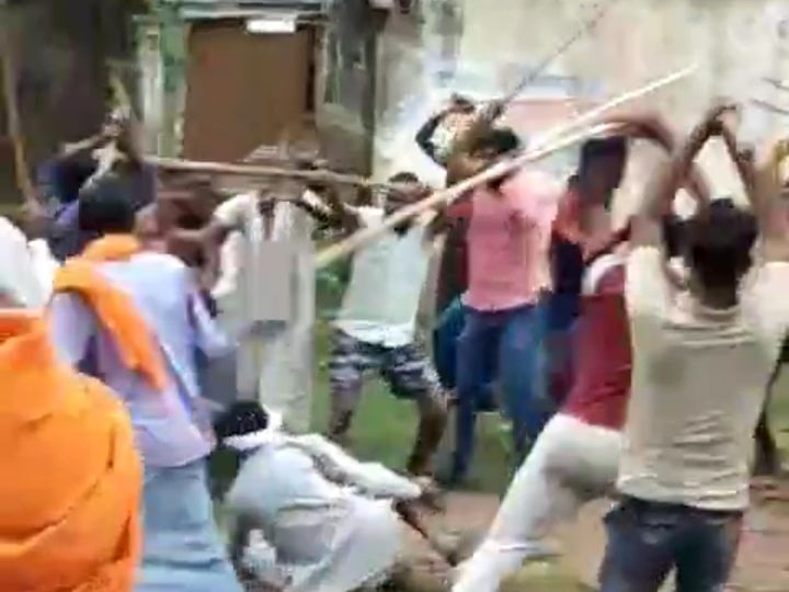 जमीन विवाद में दो पक्षों के बीच जमकर लठ्ठ चले।