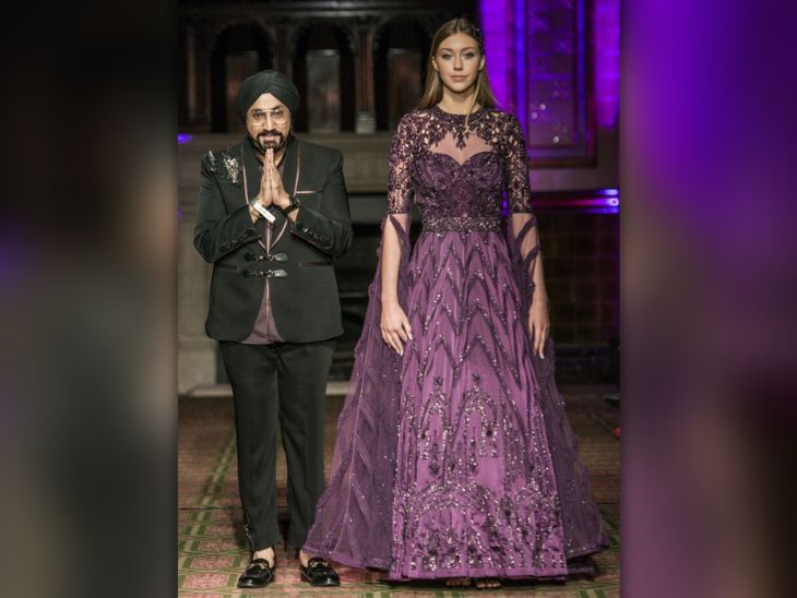 This is the showstopper dress of Haneet's collection in which Haneet has tried to spread the fragrance of Jaipur in London taking inspiration from the City Palace of Jaipur.