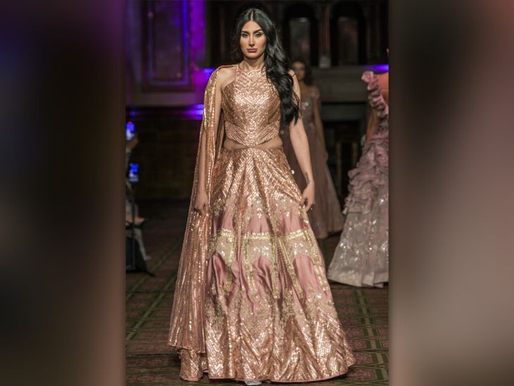 This is Rose Gold Collection in Golden Collection in which Jaipuri Gote has been given a very beautifully westernized look and feel.