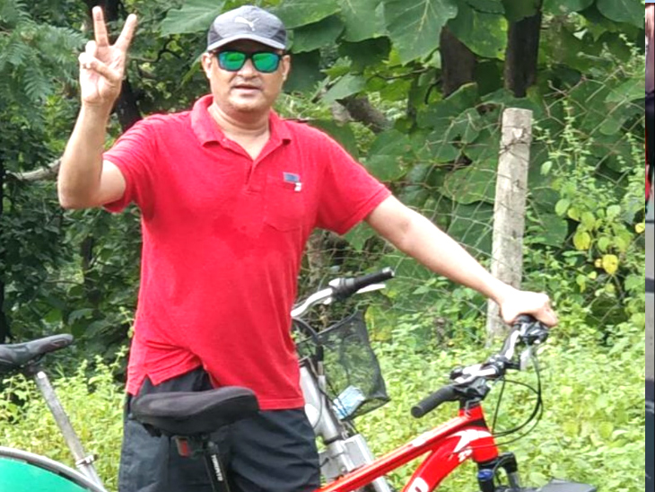 डॉ. राकेश मुंशी घूमने के शौकीन थे। वे कई देशों की यात्रा कर चुके थे।
