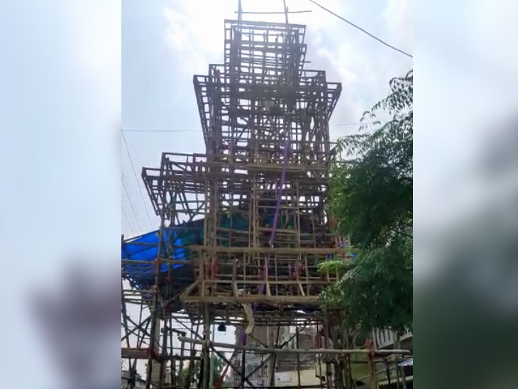 भागलपुर के बूढ़ा नाथ मंदिर के तर्ज पर इस पंडाल का निर्माण कराया जा रहा है।