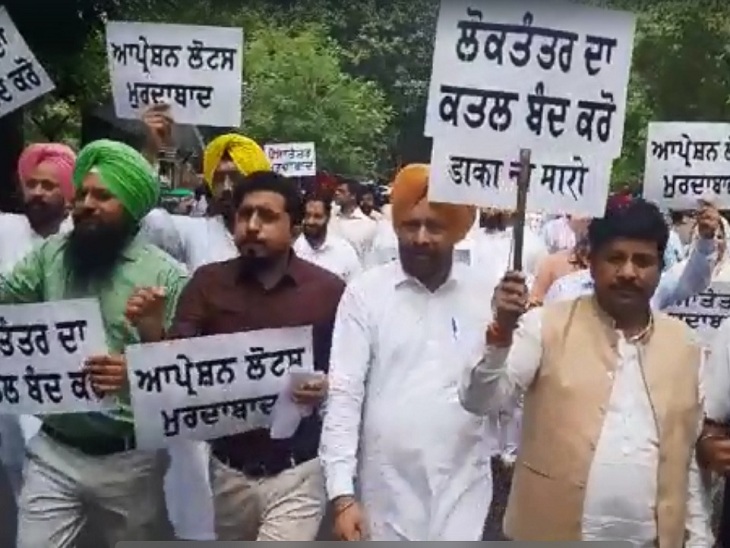 भाजपा-कांग्रेस के खिलाफ पैदल मार्च निकलते आप नेता, मंत्री, विधायक।