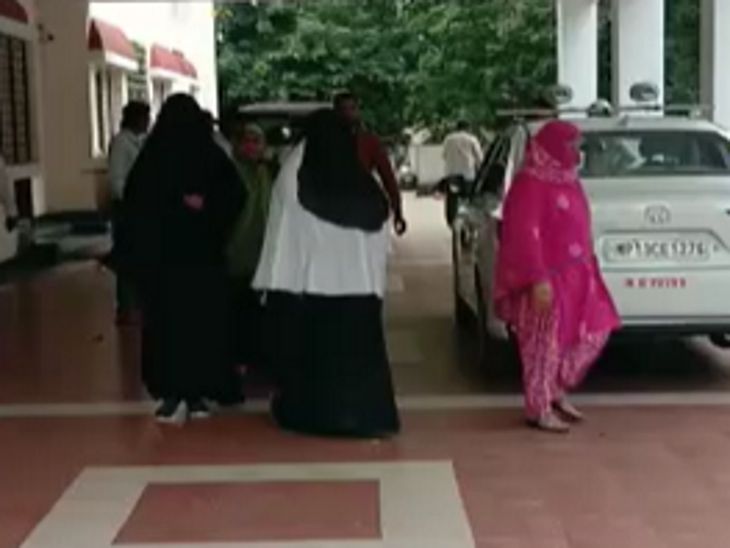 आरोपियों के परिवार की महिलाओं ने उनके बचाव में राष्ट्रपति को पत्र लिखा है।
